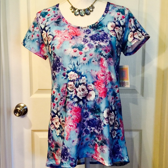 LuLaRoe Tops - NWT LuLaRoe Classic T Size XS